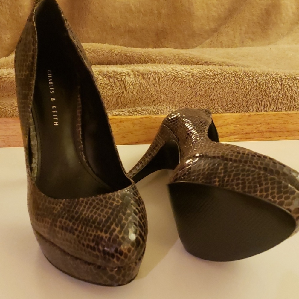 Charles & Keith Womens heals - Picture 1 of 4